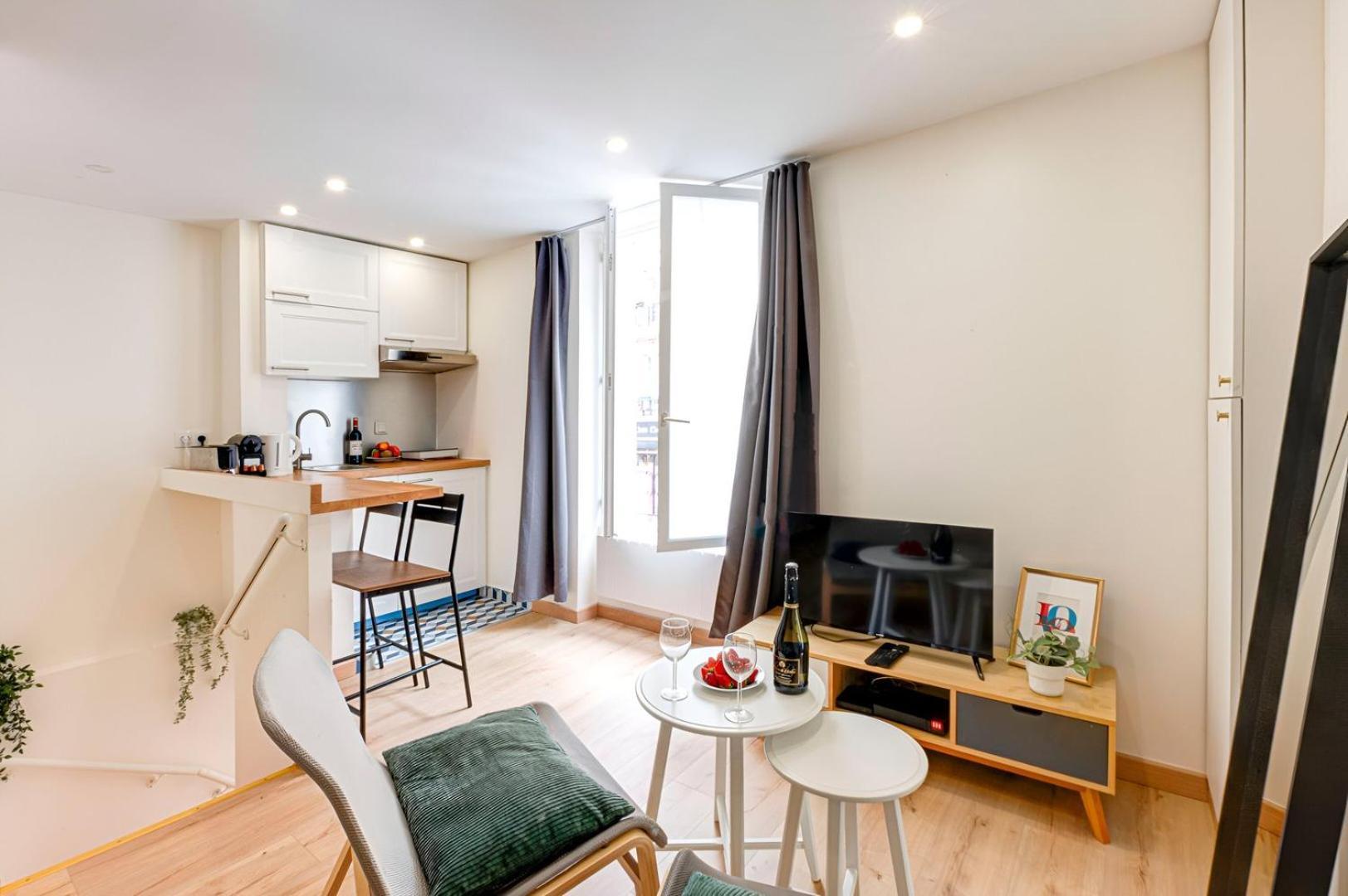 388 Trousseau - Superbe A Apartment *